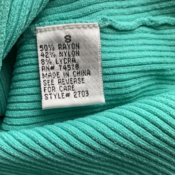 CACHE Fitted Top with 2-Way Zipper - Picture 10 of 11